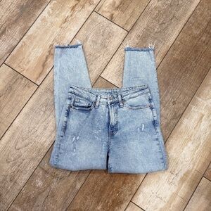 Old Navy | Kallie OG Straight Light Wash Cut Off Jeans